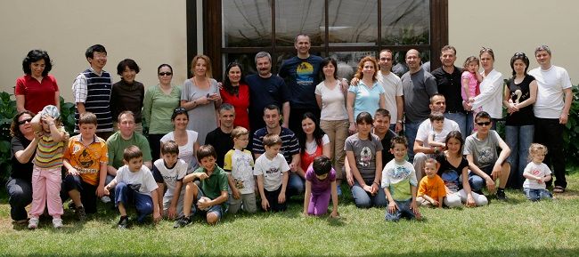 Biz büyük bir aileyiz