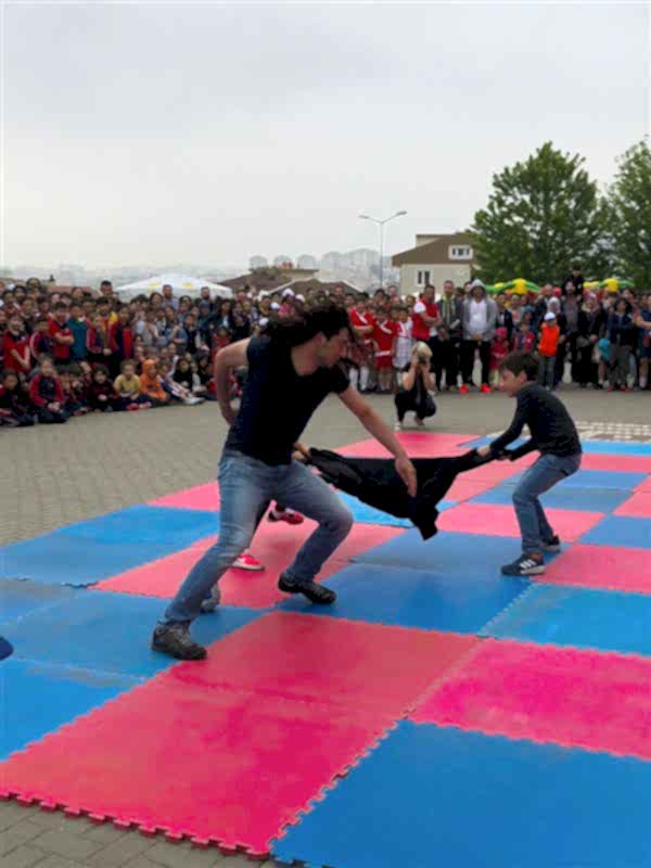 Sınav Kolejinde gösteri yaptık