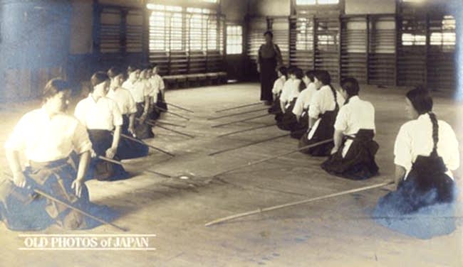 Eski Bir Tarihi Lahitten